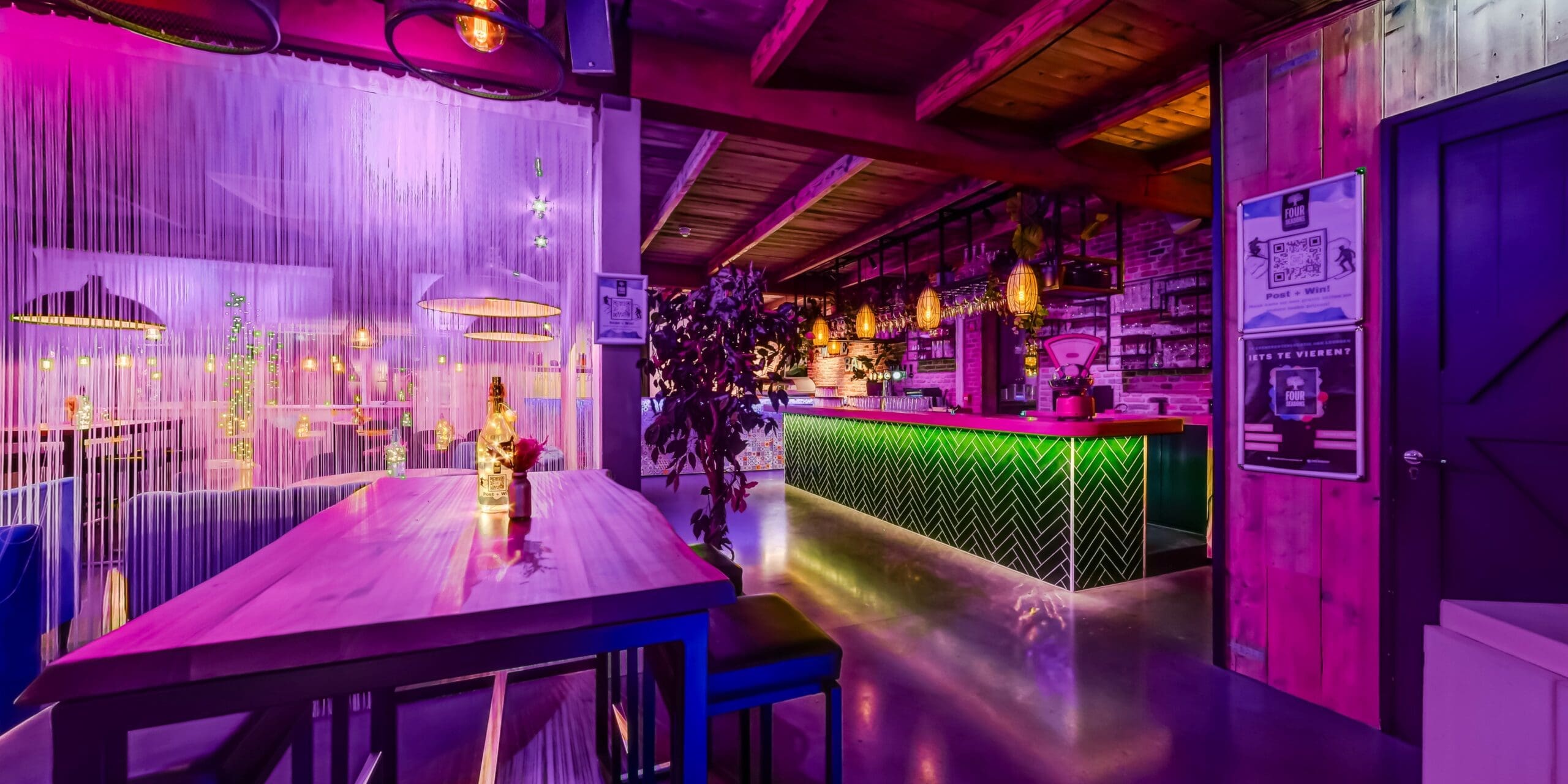 Interieur café Four Seasons Leusden